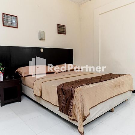 Cherry Pink Hotel Medan Mitra Reddoorz Extérieur photo