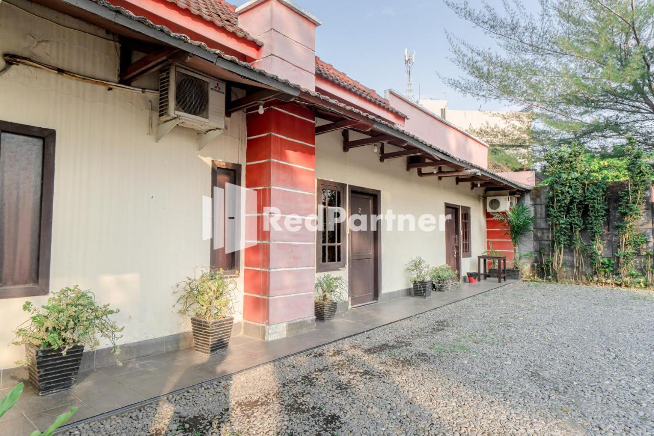 Cherry Pink Hotel Medan Mitra Reddoorz Extérieur photo