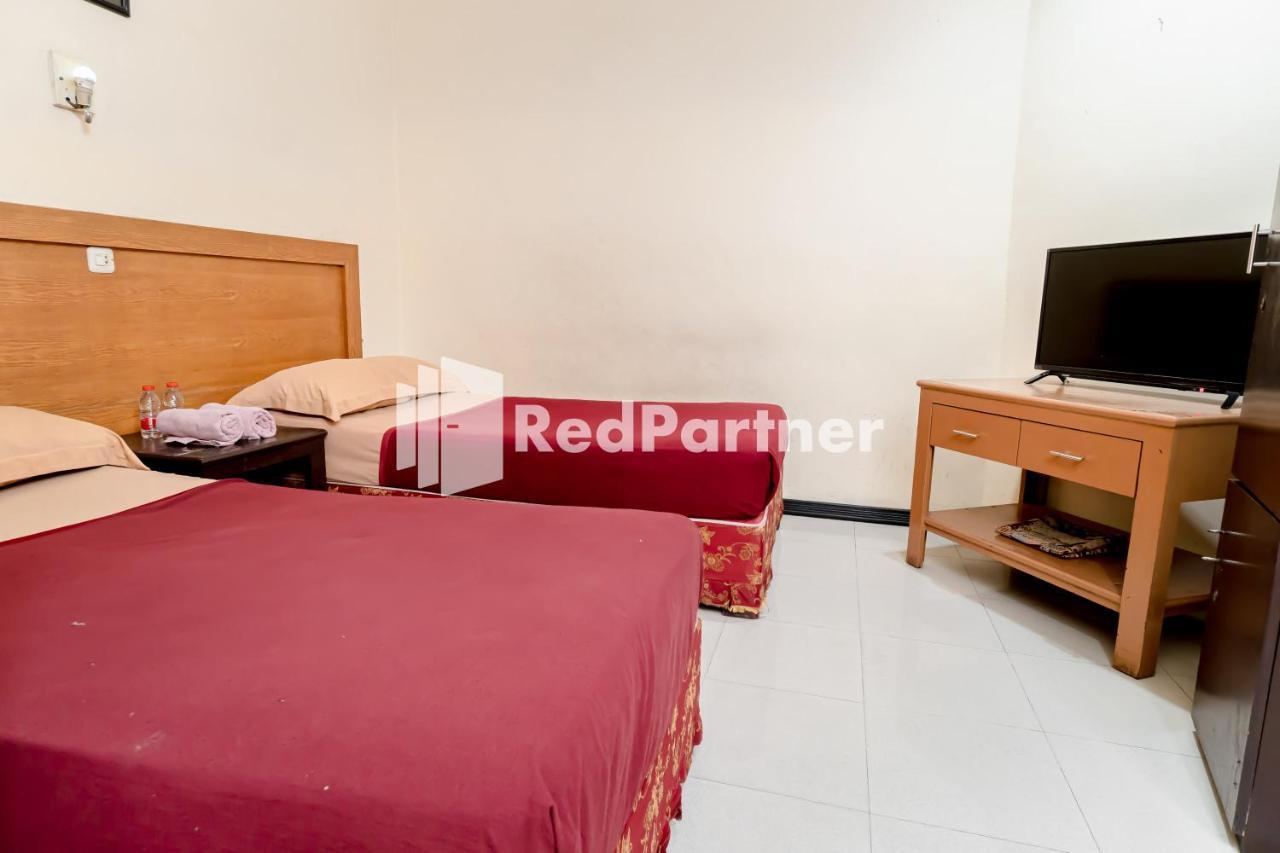 Cherry Pink Hotel Medan Mitra Reddoorz Extérieur photo