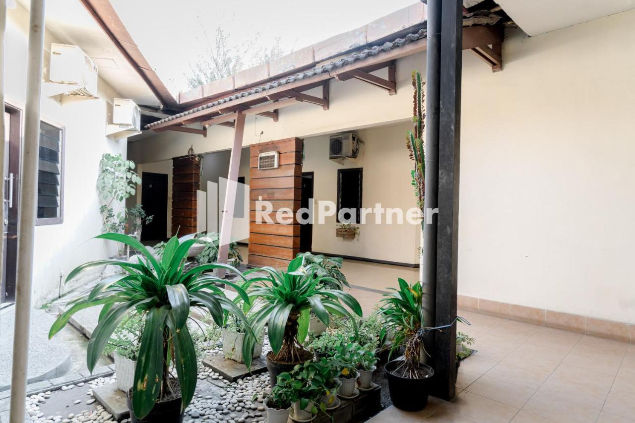 Cherry Pink Hotel Medan Mitra Reddoorz Extérieur photo