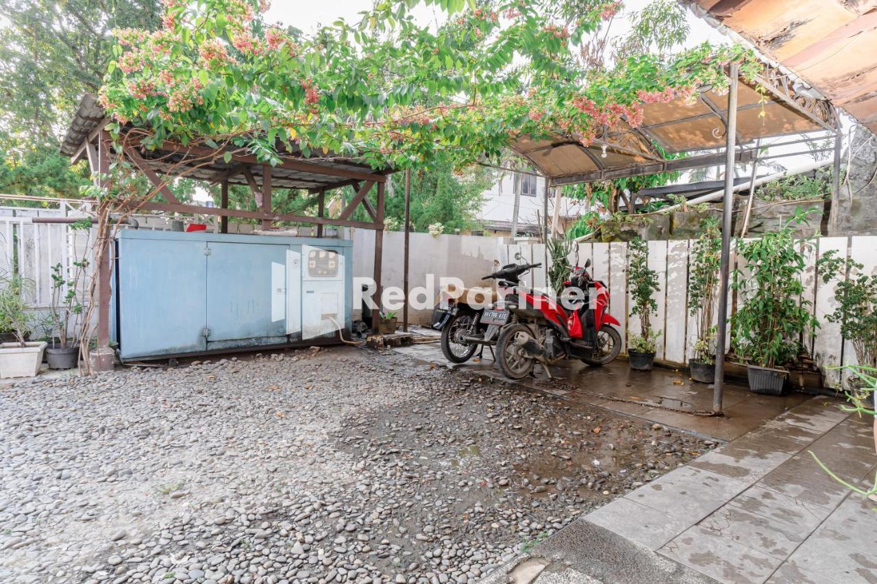 Cherry Pink Hotel Medan Mitra Reddoorz Extérieur photo
