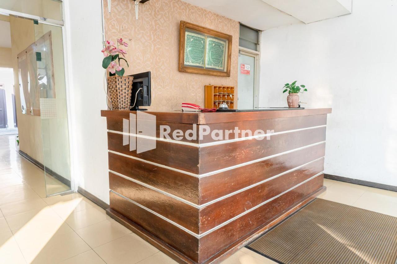 Cherry Pink Hotel Medan Mitra Reddoorz Extérieur photo
