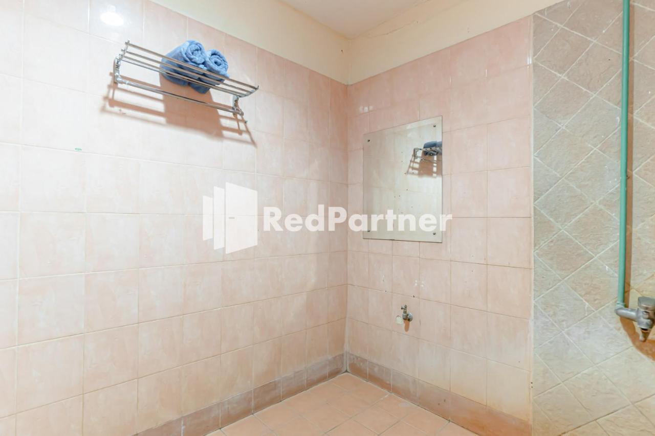 Cherry Pink Hotel Medan Mitra Reddoorz Extérieur photo