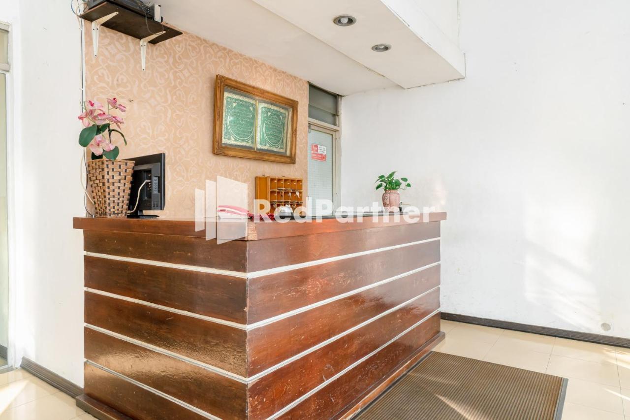 Cherry Pink Hotel Medan Mitra Reddoorz Extérieur photo