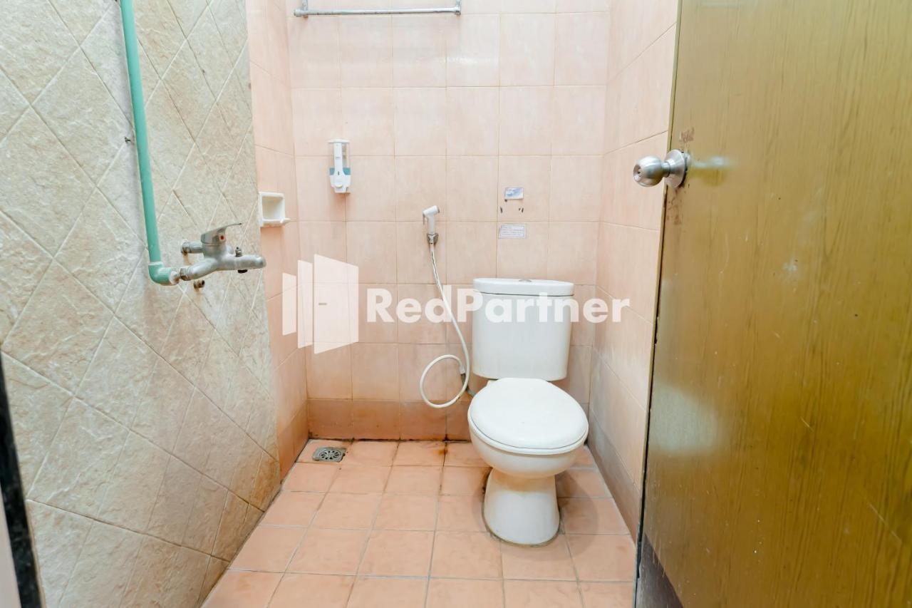 Cherry Pink Hotel Medan Mitra Reddoorz Extérieur photo