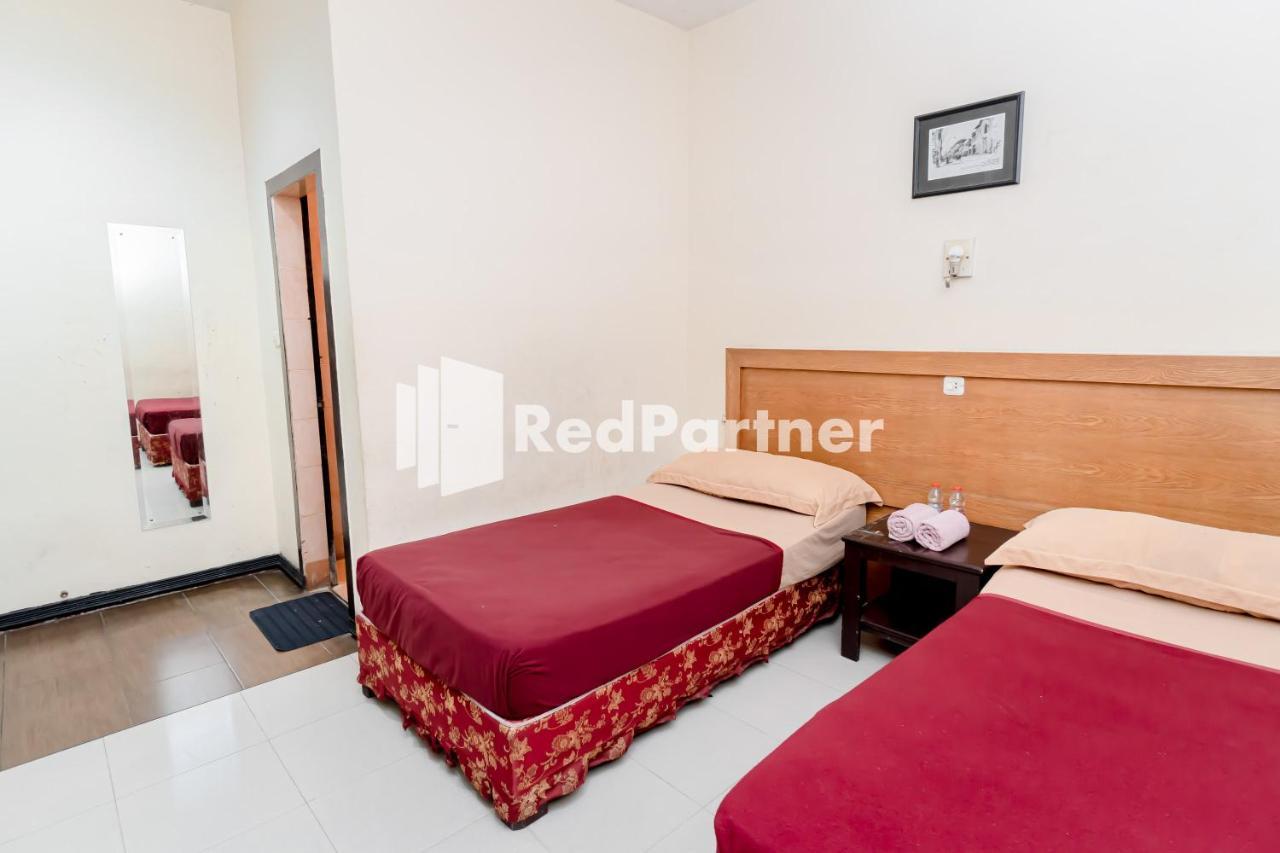 Cherry Pink Hotel Medan Mitra Reddoorz Extérieur photo